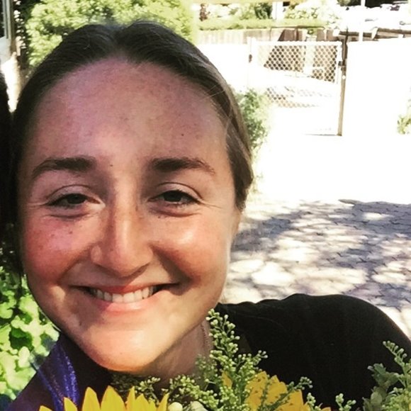 Meet your Posher, Abigail - Picture 1 of 2